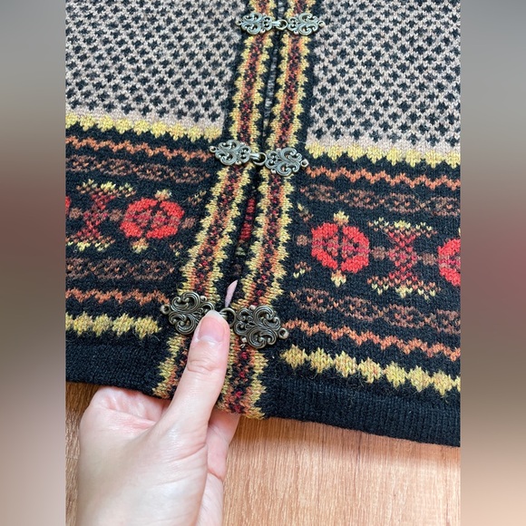 Cambridge Dry Goods vtg Nordic fair isle wool sweater size small clasp closure - Picture 3 of 9